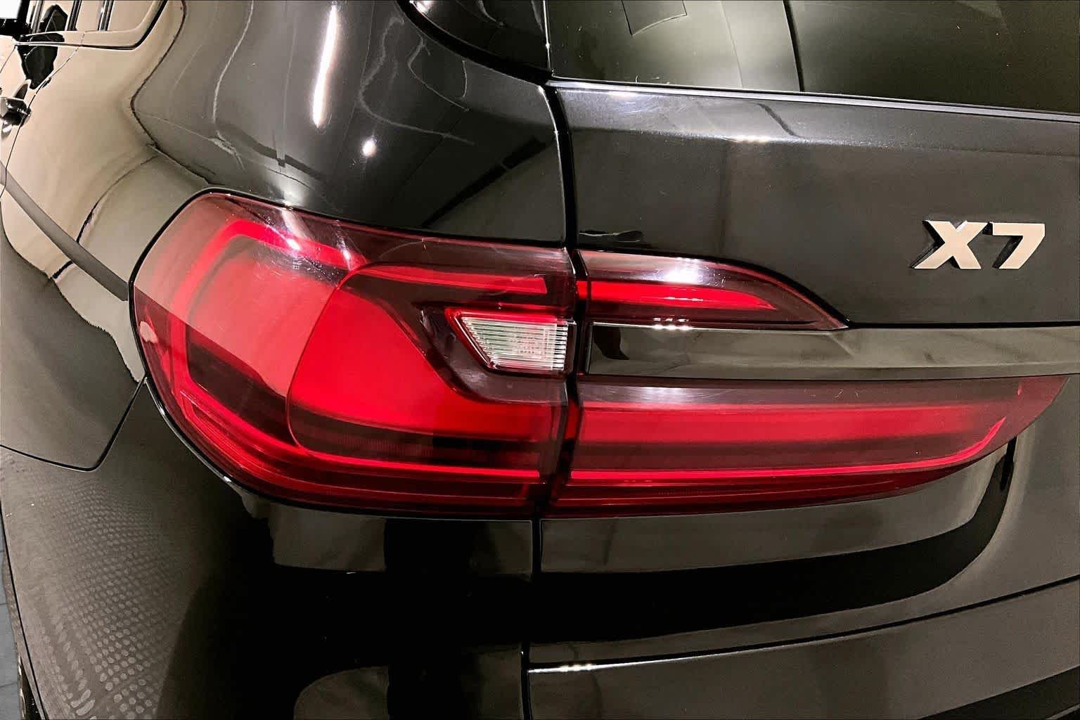 Used 2022 Black Sapphire Metallic BMW M50i image 27