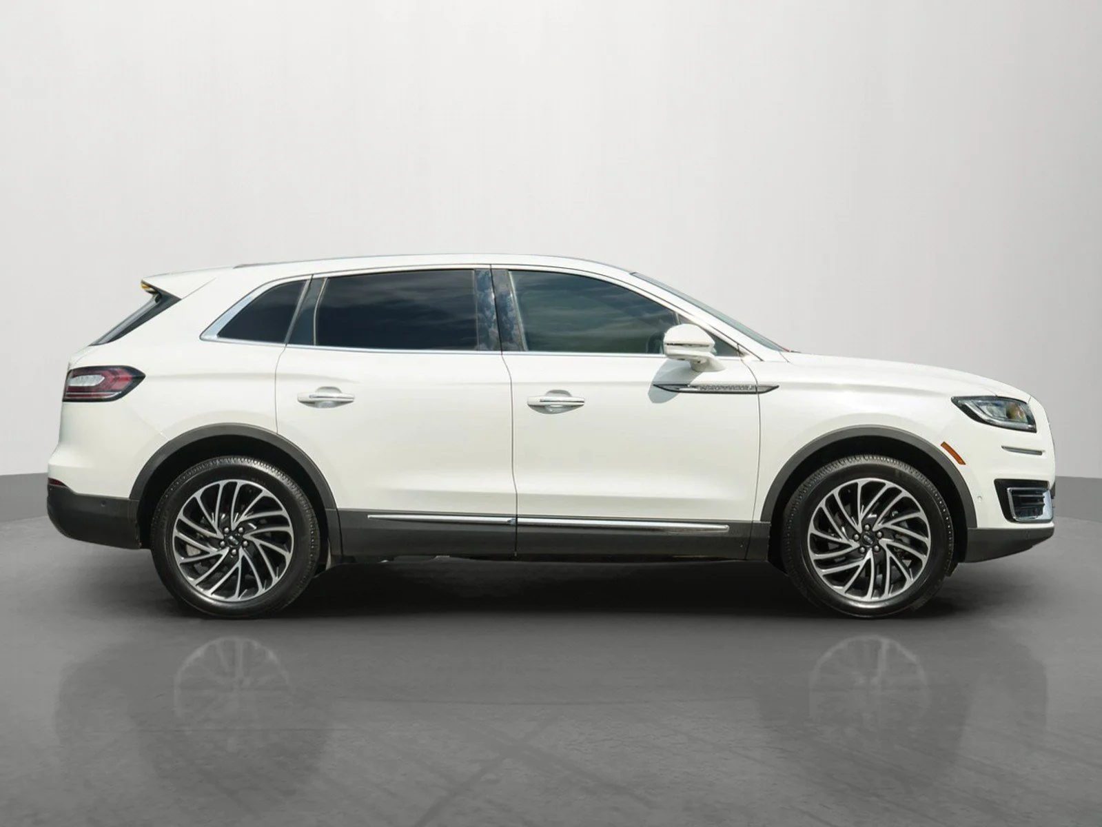 Used 2020 White Lincoln Reserve image 8