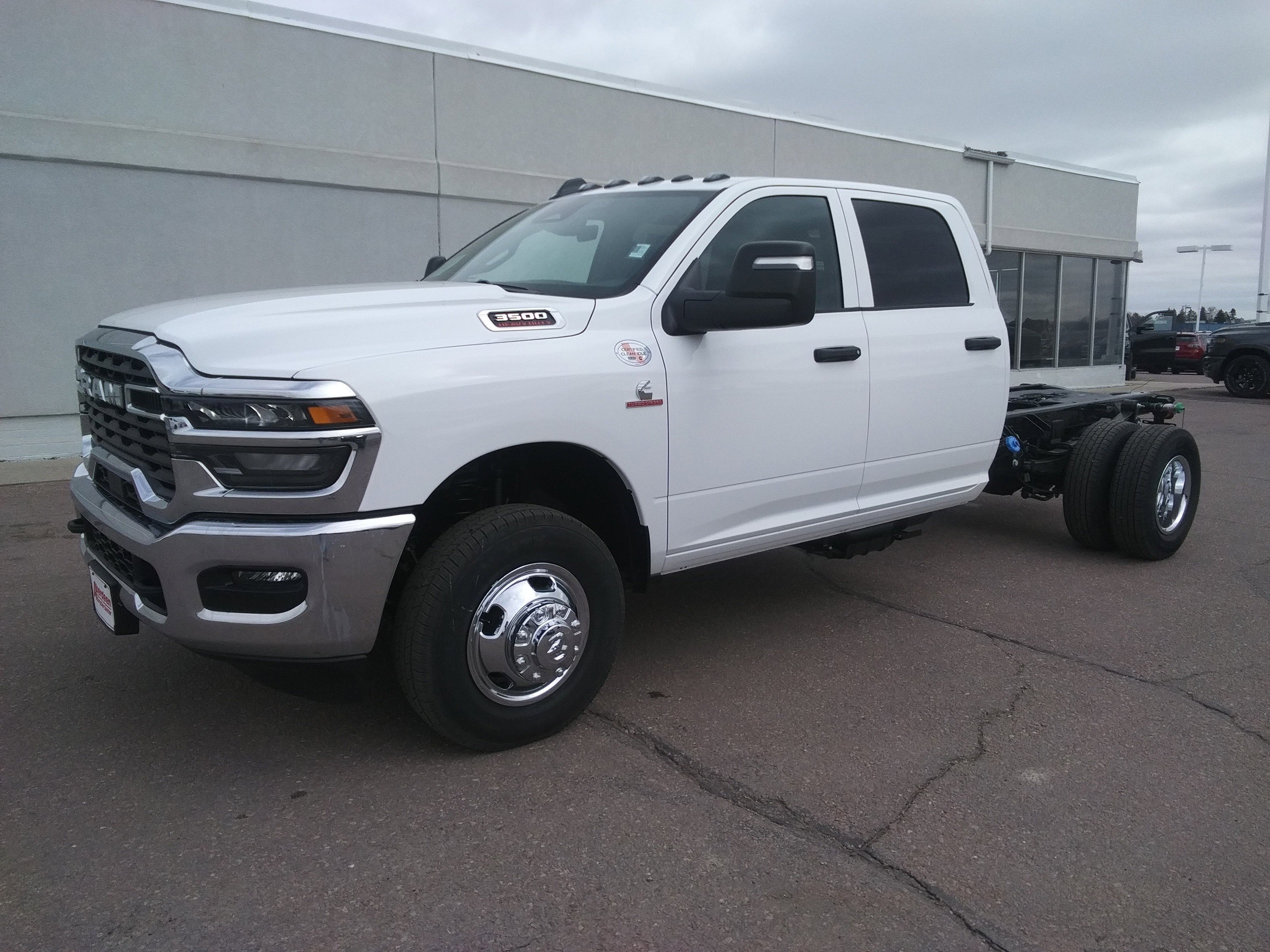 New 2026 Bright White Clear-Coat Exterior Paint RAM Tradesman image 2