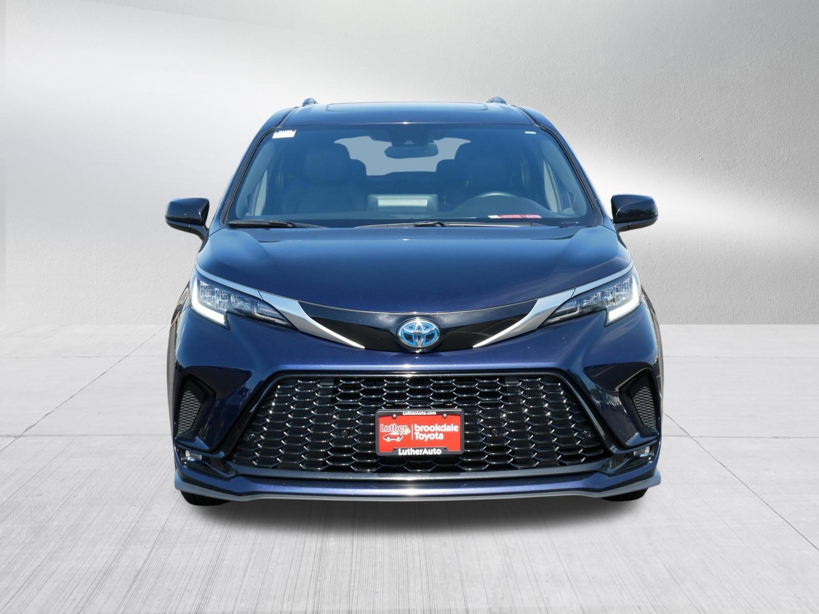 Used 2022 Toyota Sienna XSE with VIN 5TDDSKFC0NS073415 for sale in Brooklyn Center, Minnesota
