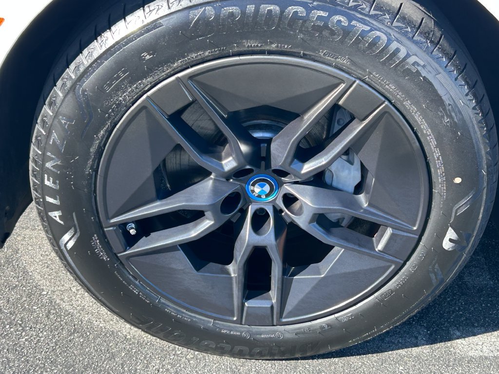 Certified Used 2024 Alpine White BMW xDrive50 image 9