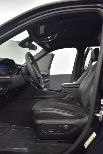 Used 2023 Black Jeep Altitude X image 9