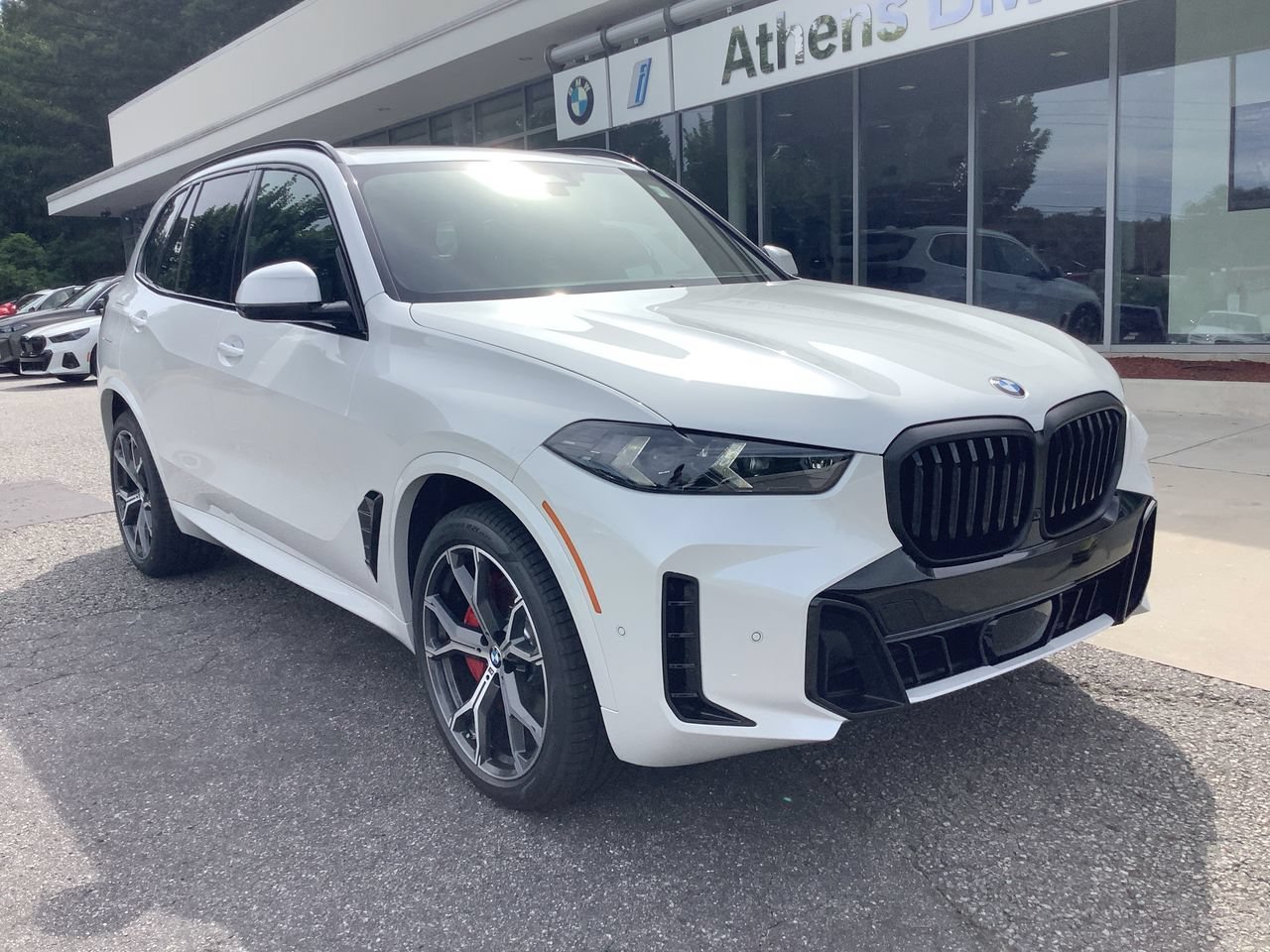 New 2026 Mineral White Metallic BMW sDrive40i image 2