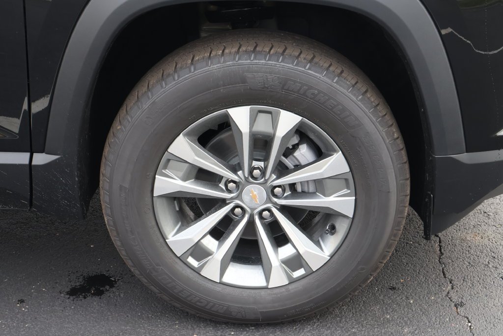 2027 Chevrolet Equinox LT - Photo 11