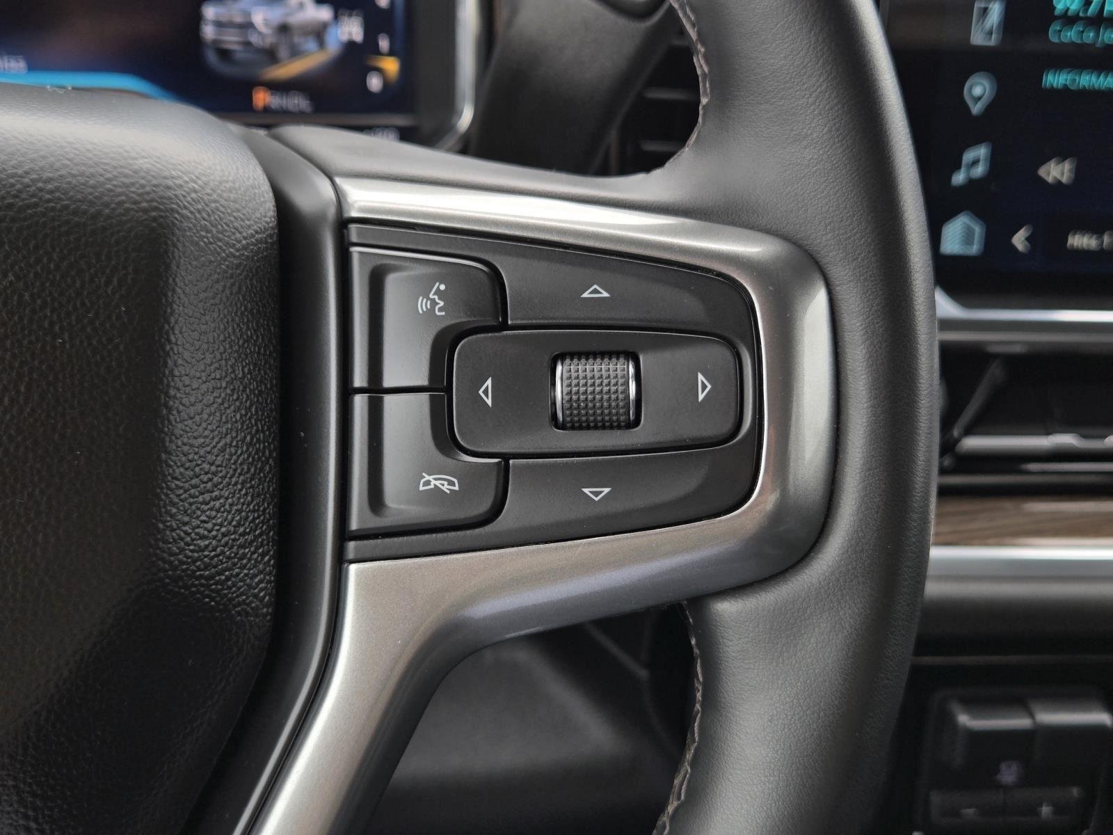 Used 2025 Summit White Chevrolet LT image 13