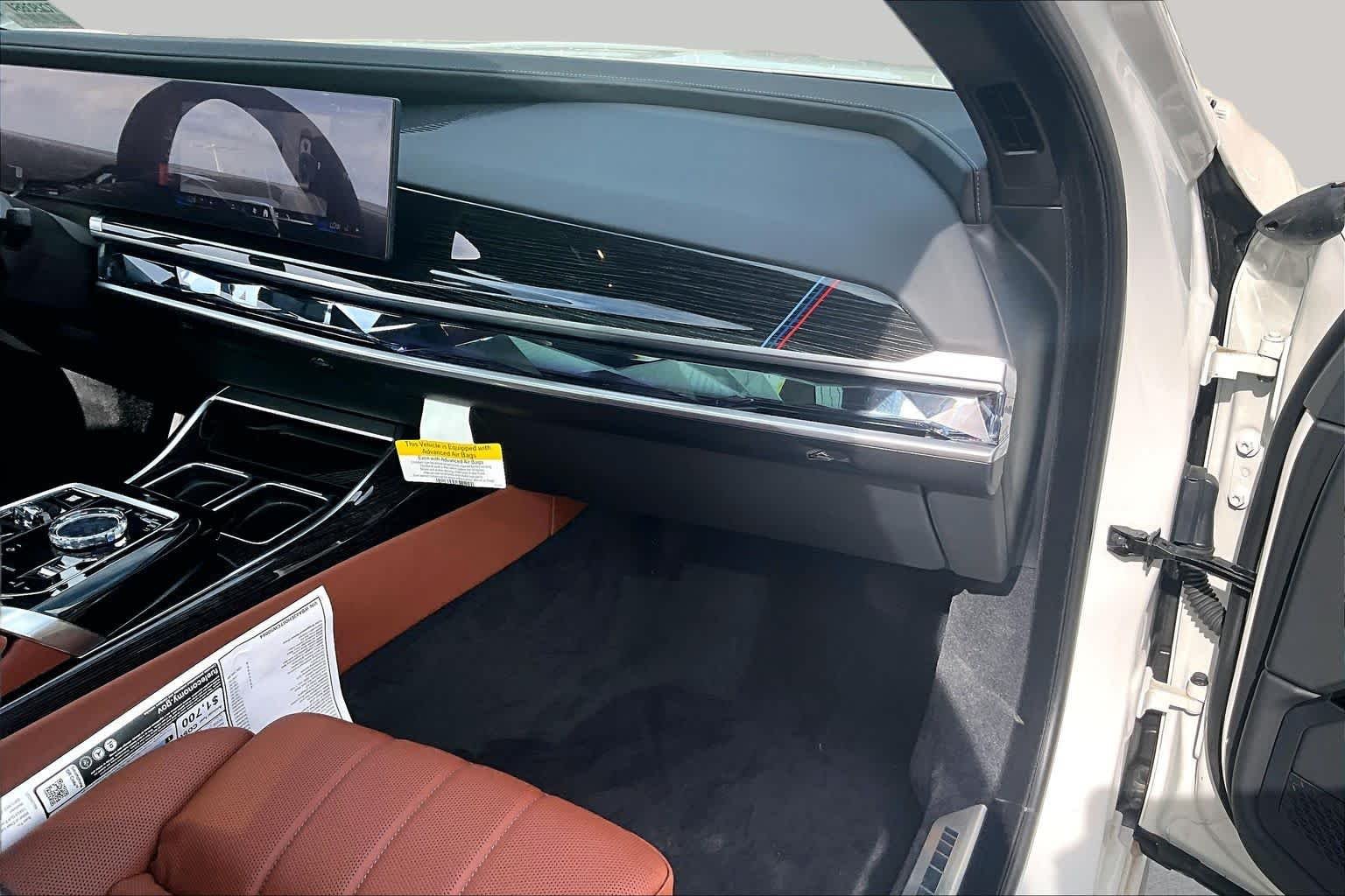 Used 2026 Alpine White BMW 750e xDrive image 18