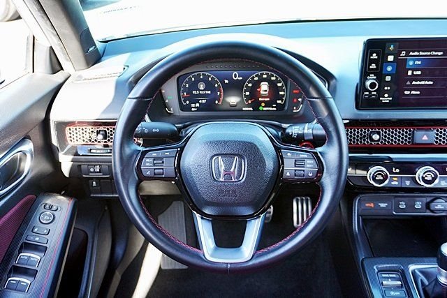 Used 2025  Honda Base image 18