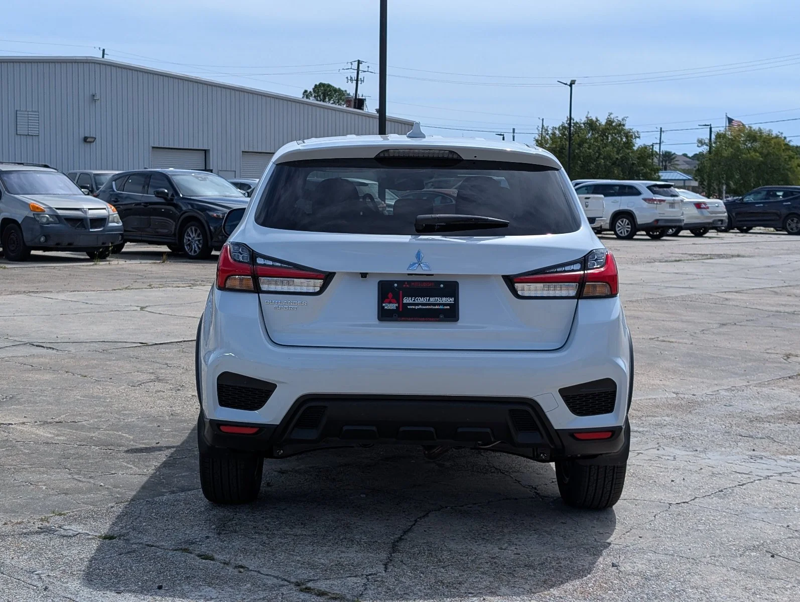 New 2027 White Mitsubishi 2.0 ES image 4