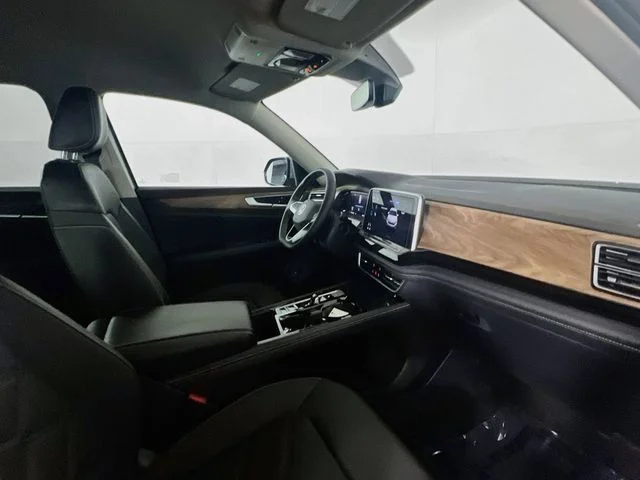 2025 Volkswagen Atlas SE w/Tech - Photo 24