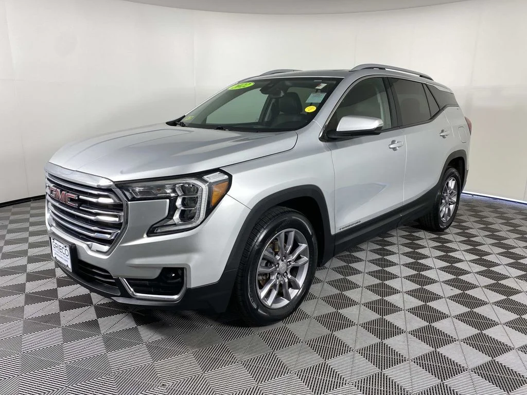 Used 2022 Silver GMC SLT image 4
