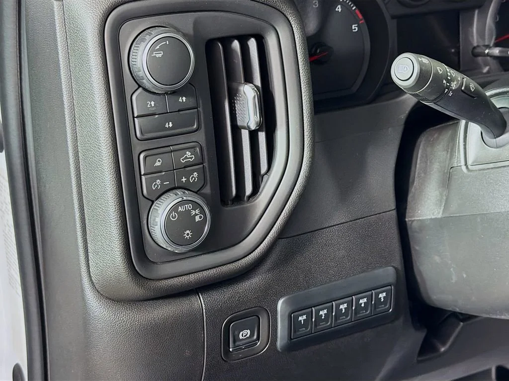 New 2026 Summit White Chevrolet Work Truck image 10