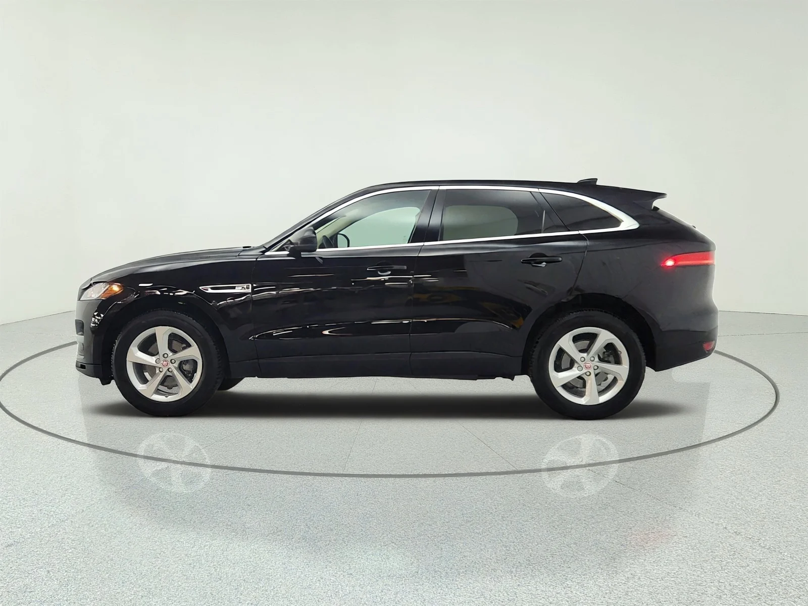 Used 2019 Narvik Black Jaguar 25t Premium AWD image 8