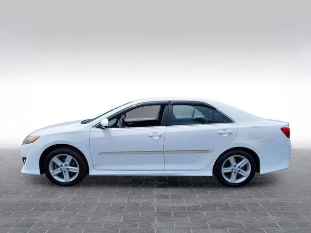 Used 2014 White Toyota SE image 4