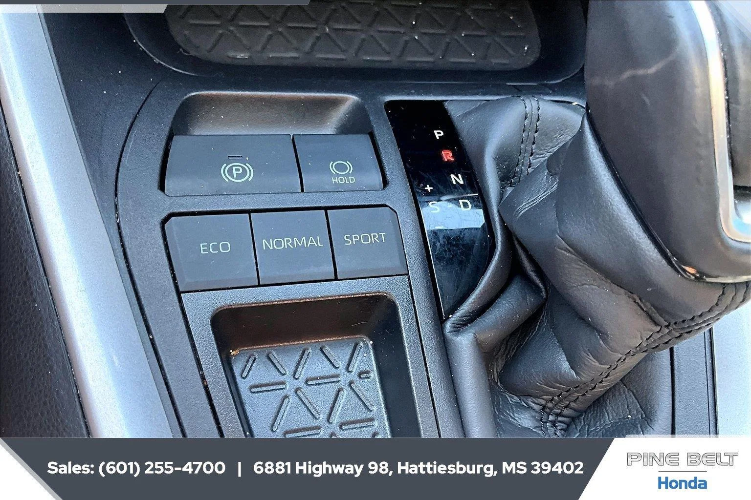 Used 2024 Magnetic Gray Metallic toyota XLE Premium image 23