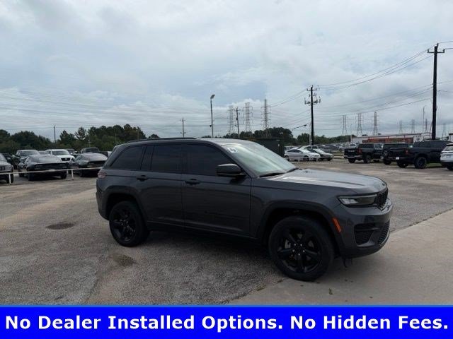 Used 2023 Baltic Gray Metallic Clearcoat Jeep Altitude image 2