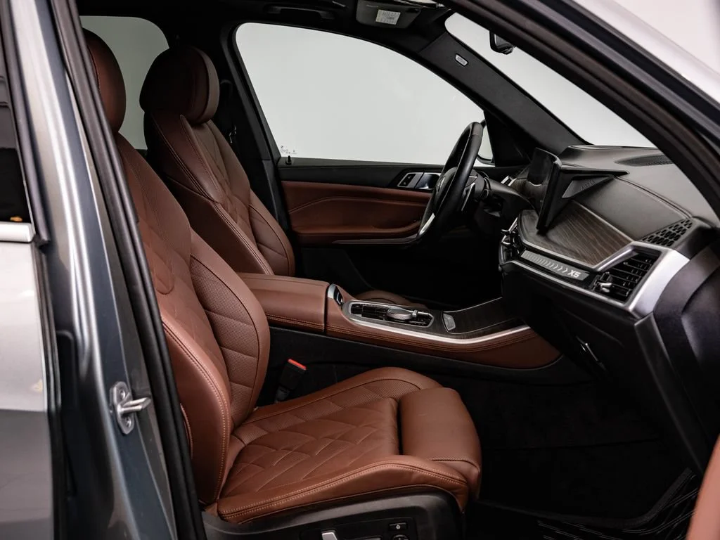 Used 2024 Skyscraper Grey Metallic BMW xDrive40i image 26