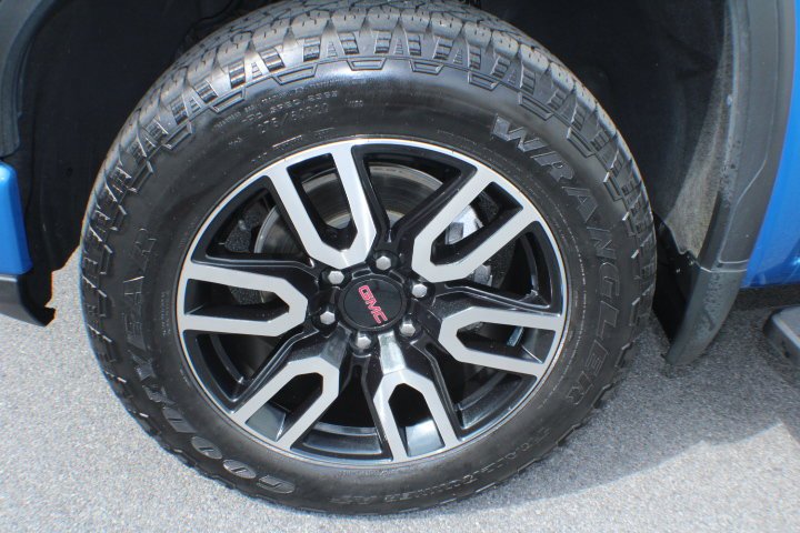 Used 2023 Dynamic Blue Metallic GMC AT4 image 5