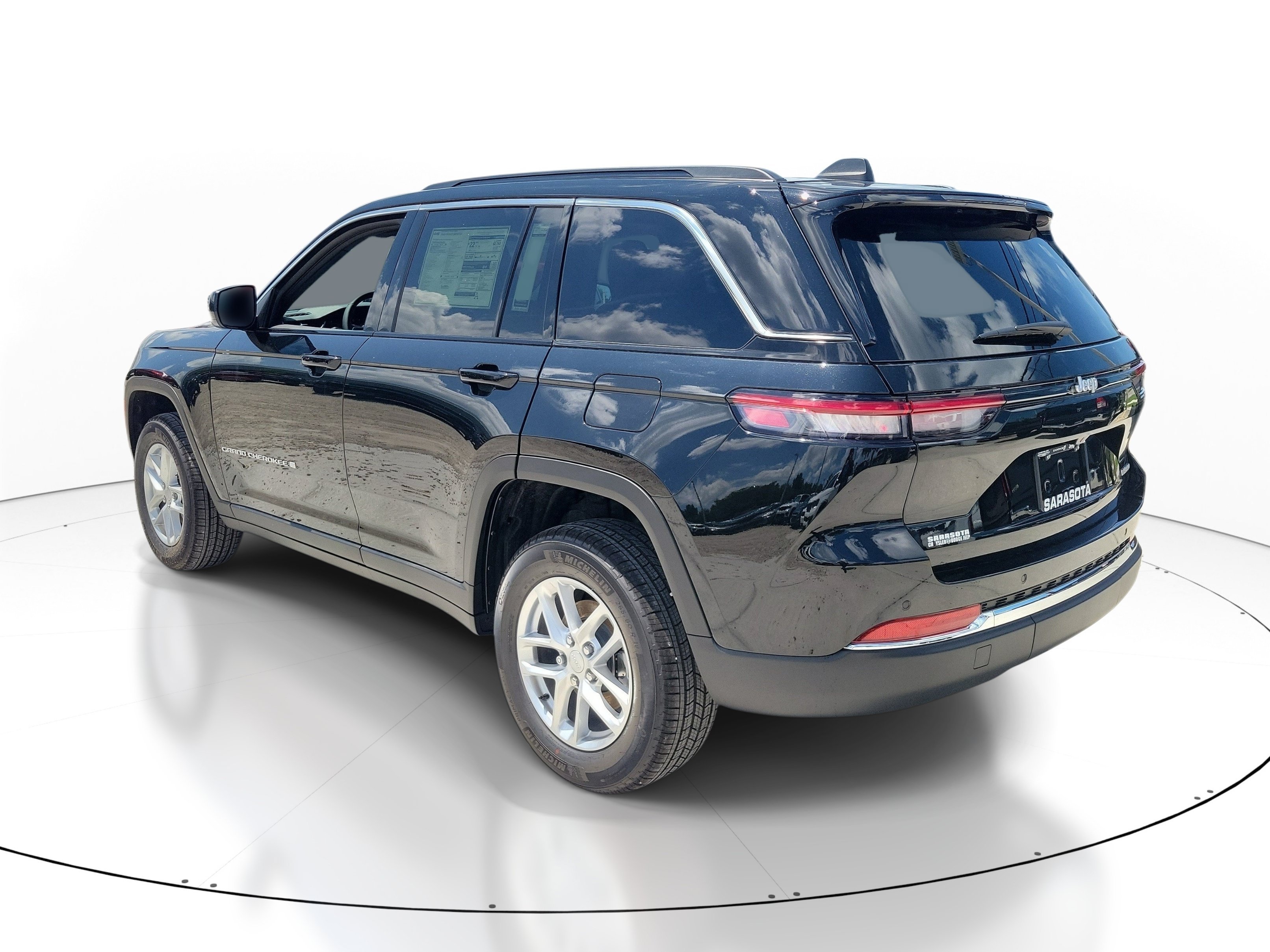 New 2026 Diamond Black Crystal Pearl-Coat Exterior Paint Jeep Laredo X image 3