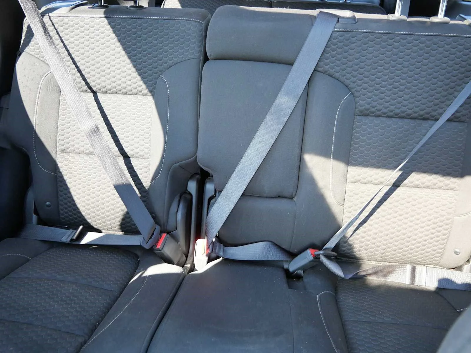 Used 2018 Ebony Twilight Metallic GMC SLE image 13