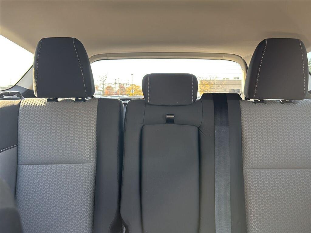 Used 2019 Oxford White Ford SE image 18