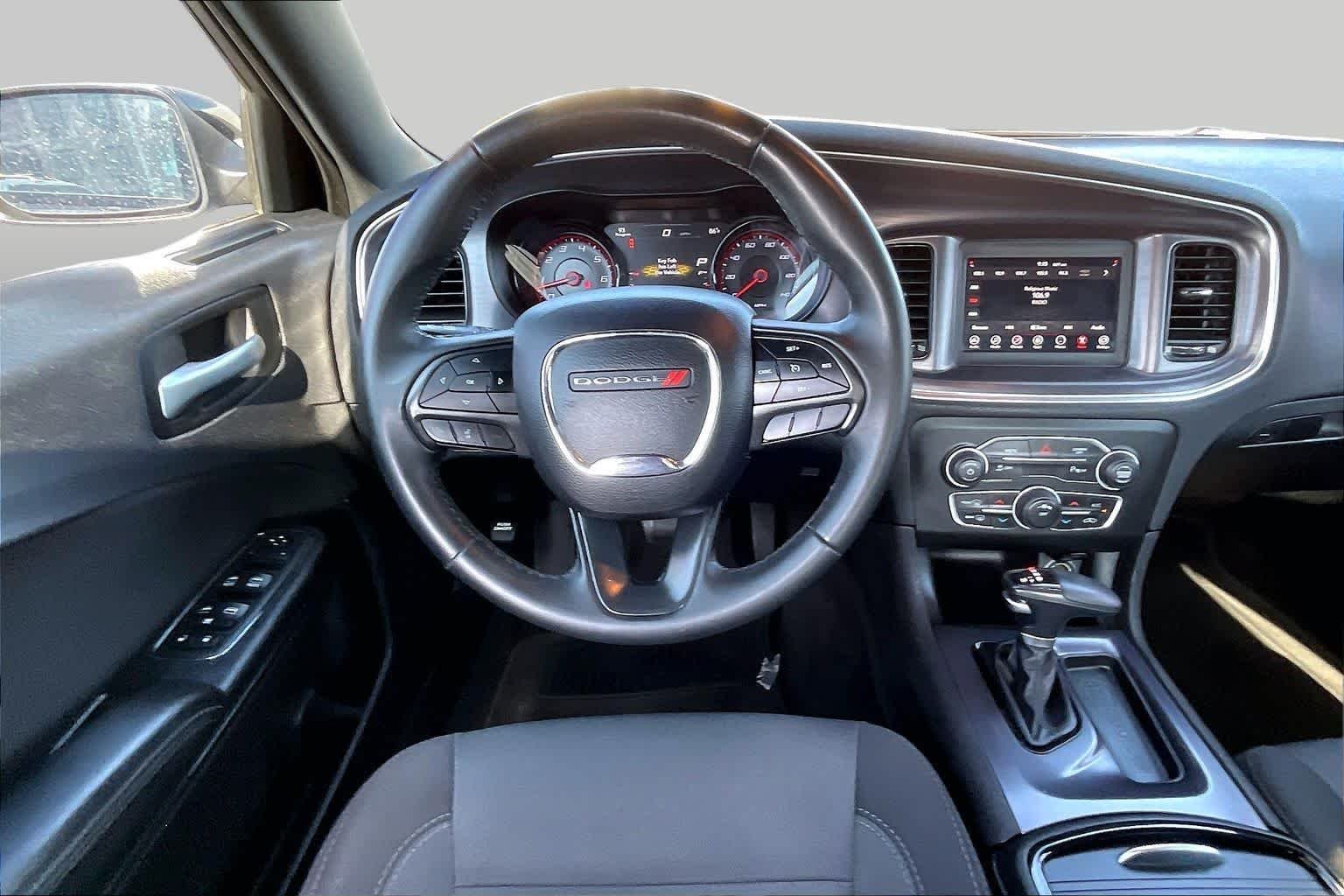Used 2018 Pitch Black Clearcoat Dodge SXT image 6