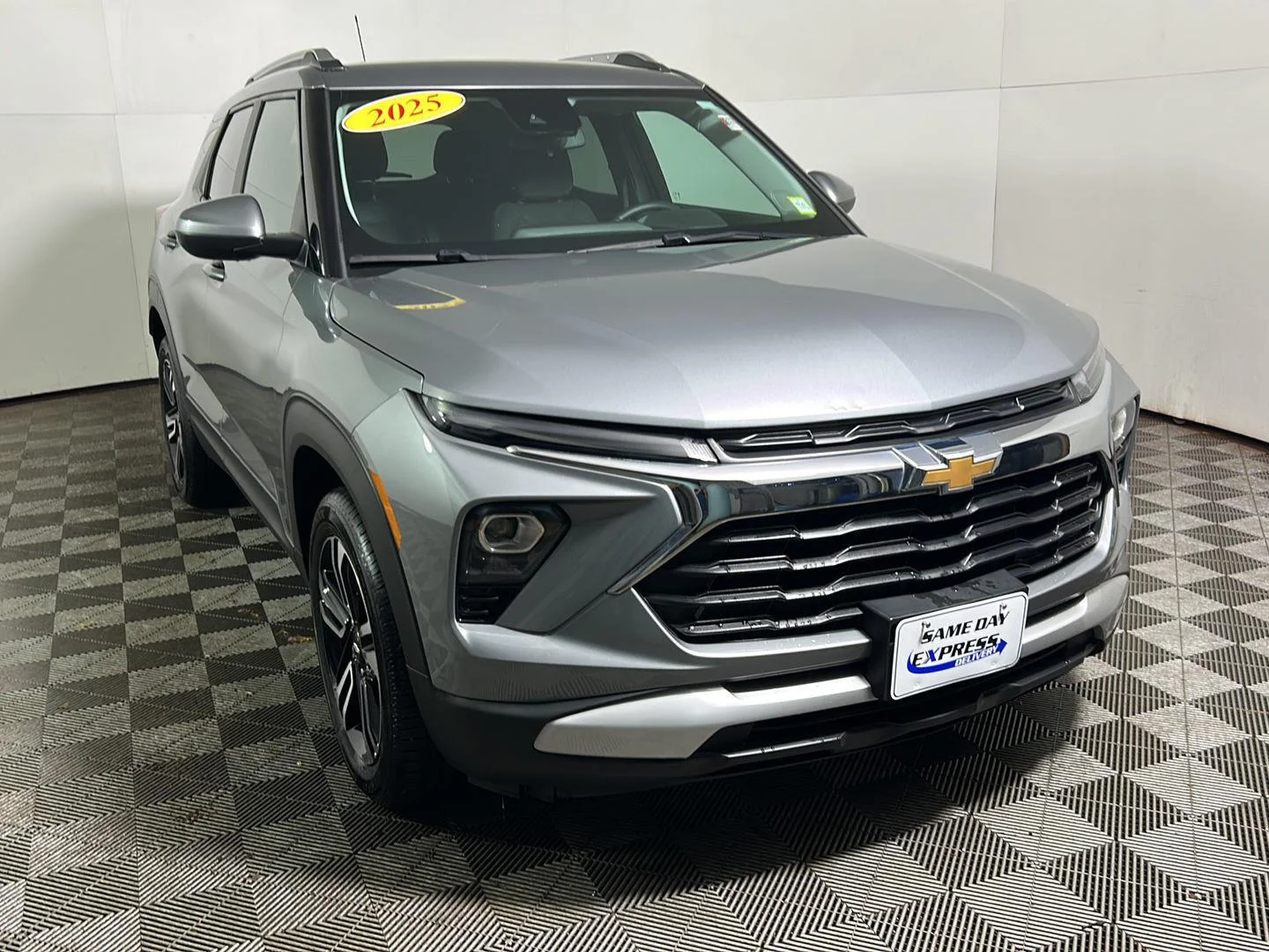 Used 2025 Sterling Gray Metallic Chevrolet LT image 4