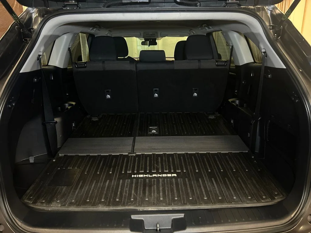 Used 2023 Magnetic Gray Toyota L image 18