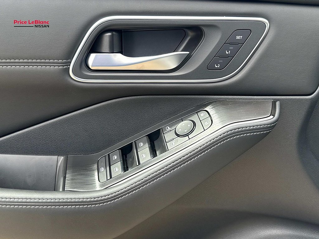 New 2026 Everest White Pearl Tricoat/Super Black Nissan Platinum image 13