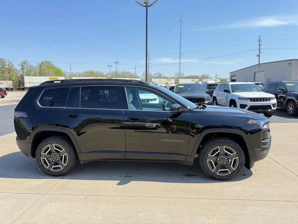 New 2026 Diamond Black Crystal Pearl-Coat Exterior Paint Jeep Limited image 9