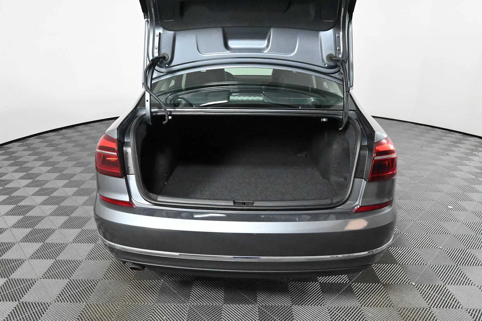 Used 2019 Platinum Gray Metallic Volkswagen 2.0T Wolfsburg Edition image 8