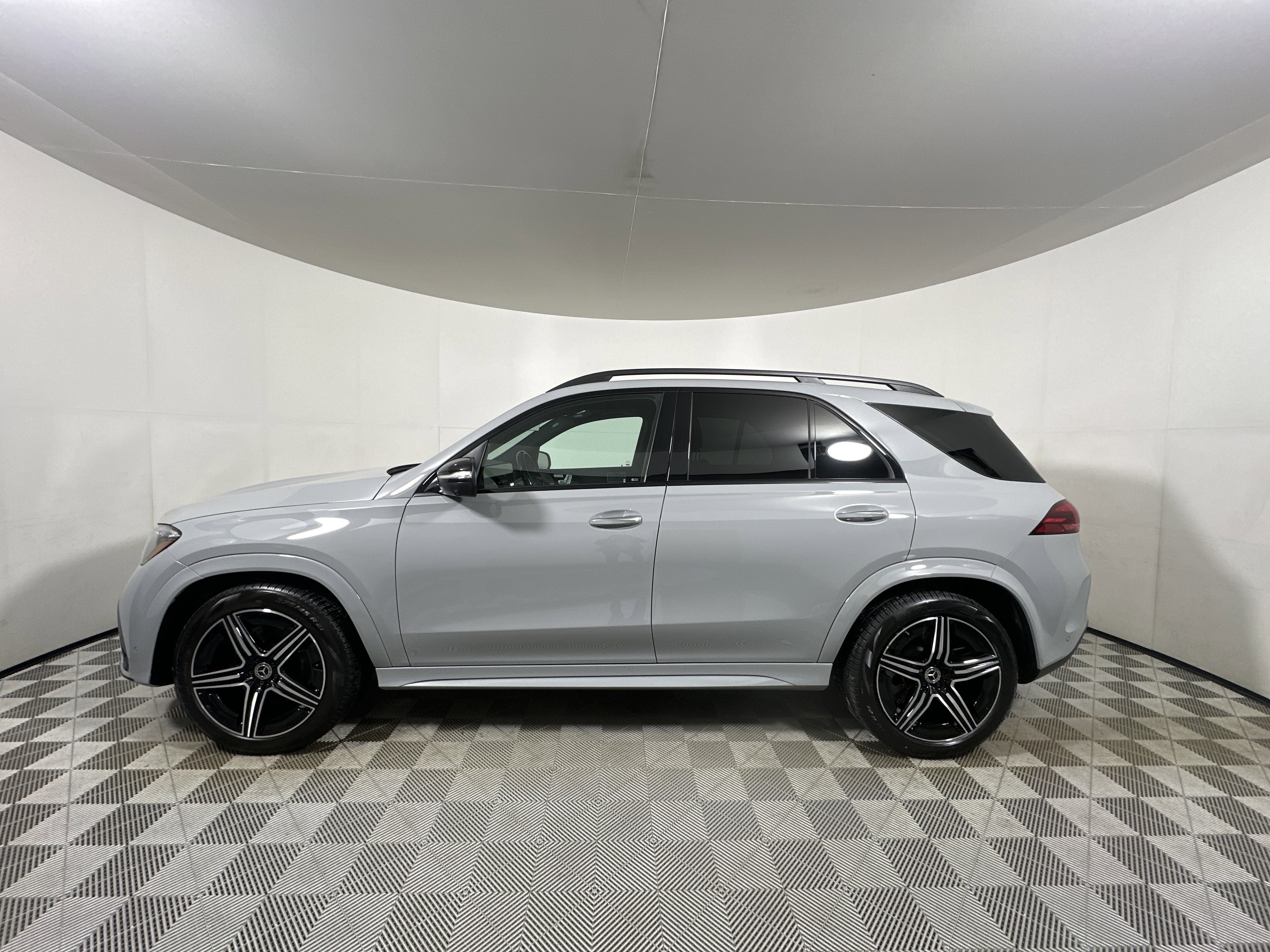 Certified Used 2024 Gray Mercedes-Benz GLE 350 image 4