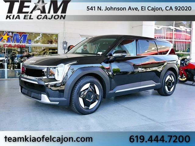 Used 2024 Black Kia Light Long Range image 5
