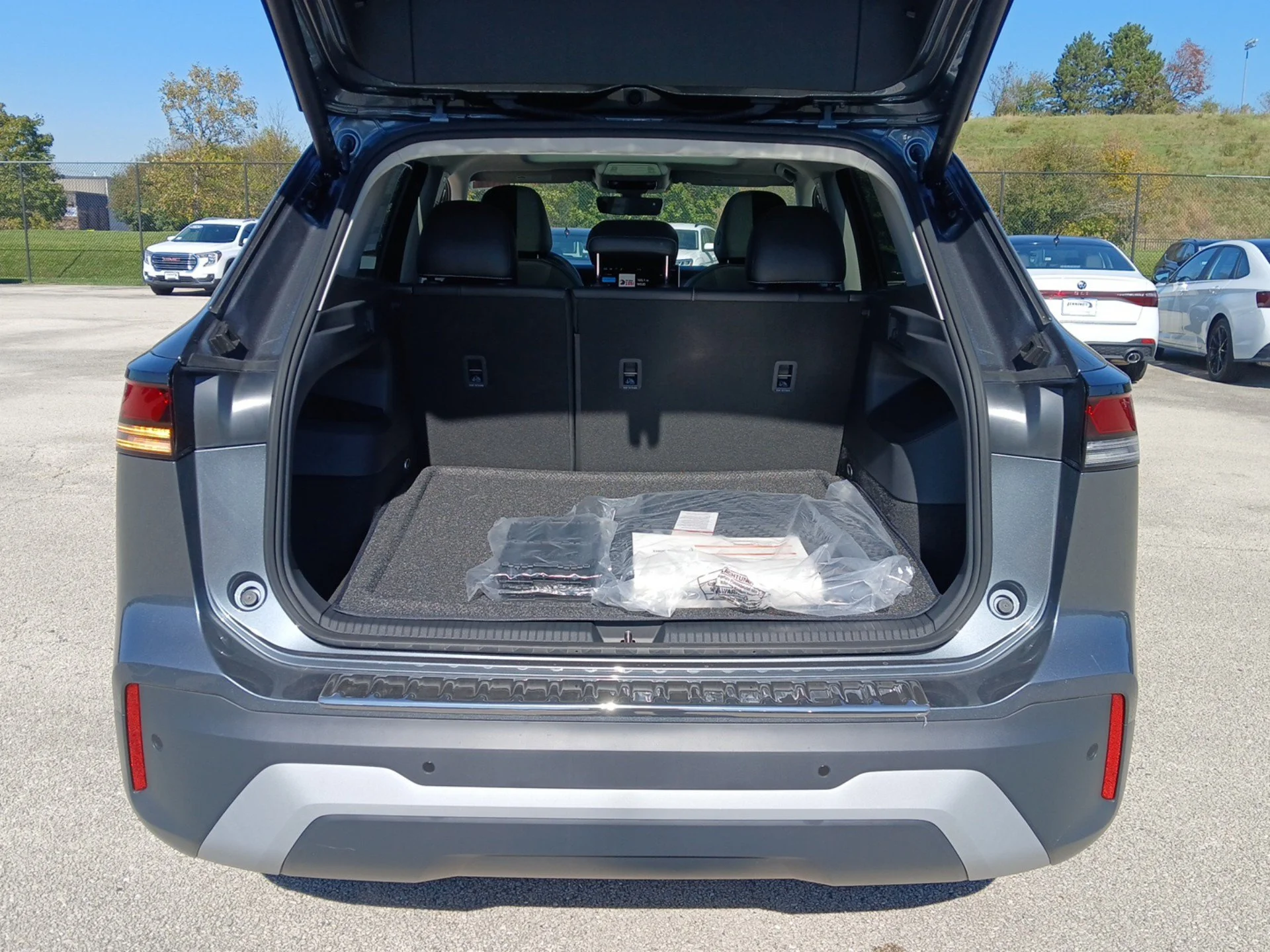 New 2026 Platinum Gray Metallic Volkswagen SE image 23