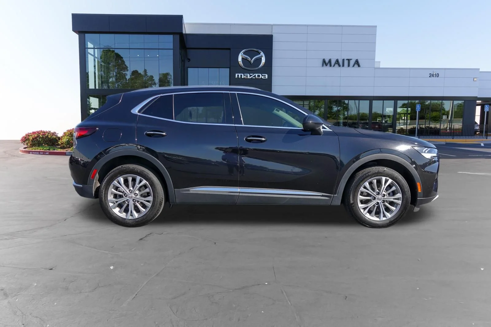 Used 2023 Ebony Twilight Metallic Buick Preferred image 2