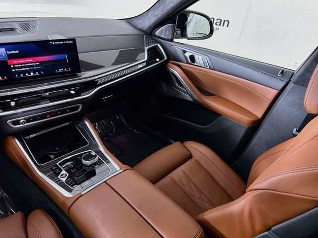 Used 2024 White Metallic BMW M60i image 25