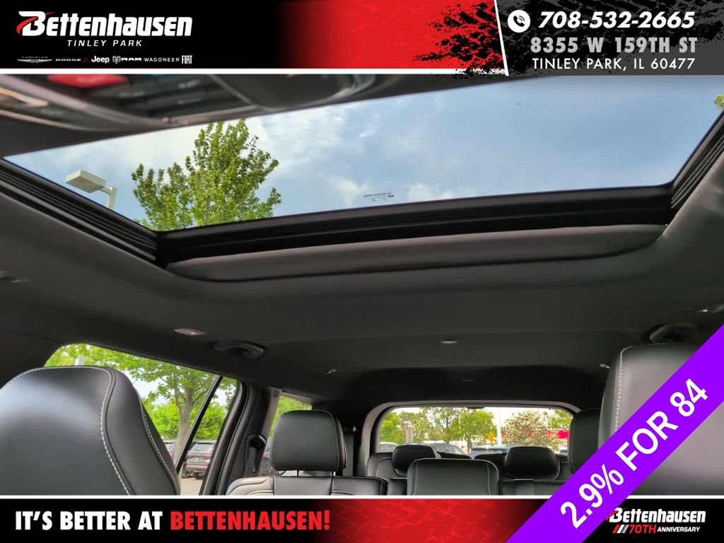 New 2026 Diamond Black Crystal Pearl-Coat Exterior Paint Jeep Laredo image 27