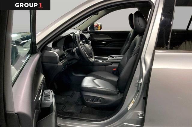 Certified Used 2025 CELESTIAL SILVER Toyota  image 8