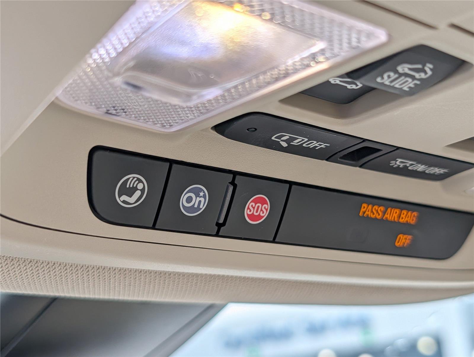 Used 2018 White Frost Tricoat GMC Denali image 28
