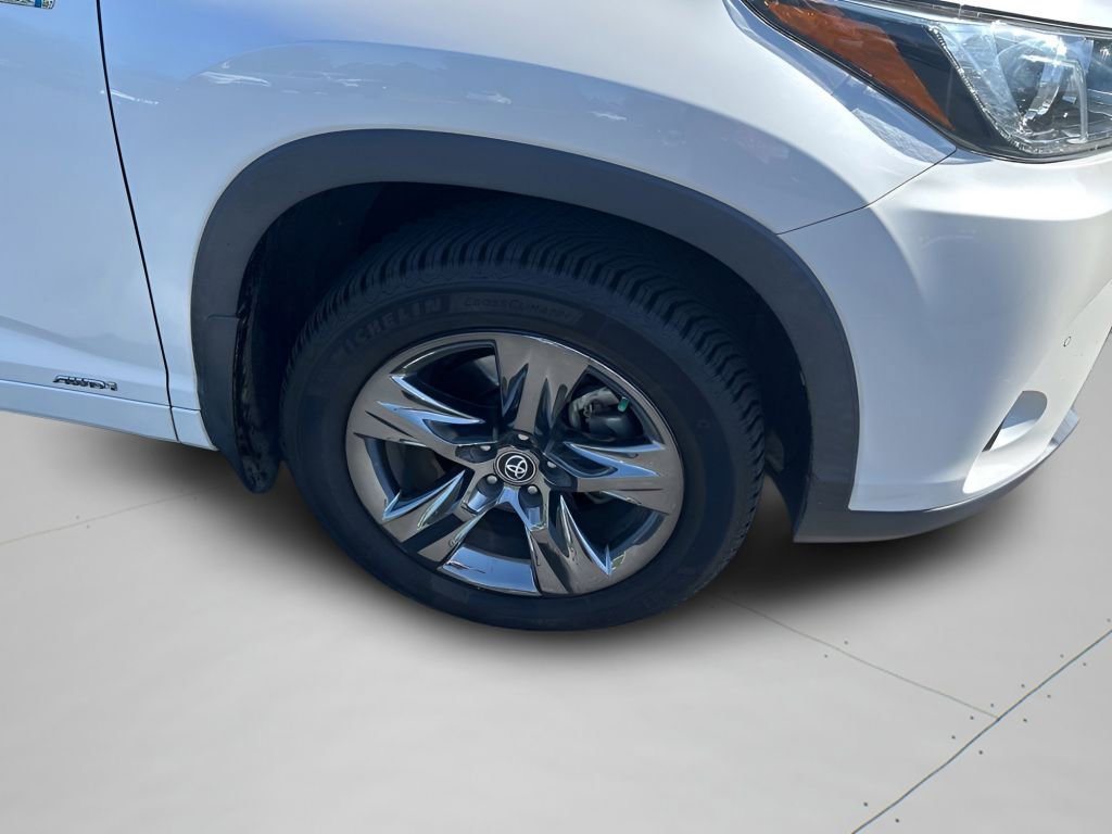 Used 2017 Blizzard Pearl Toyota Limited Platinum image 12