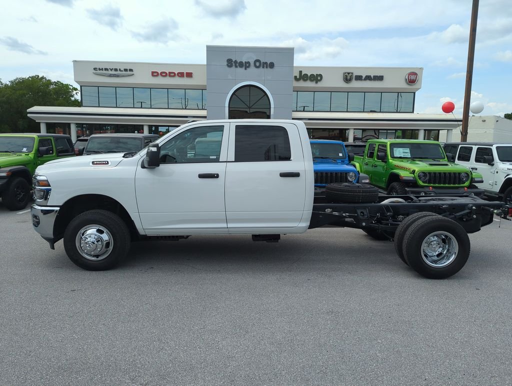 New 2026 Bright White Clear-Coat Exterior Paint Ram Tradesman image 4