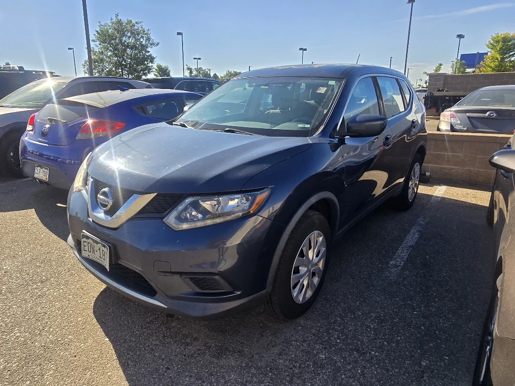 Used 2016 Arctic Blue Metallic Nissan SV image 11