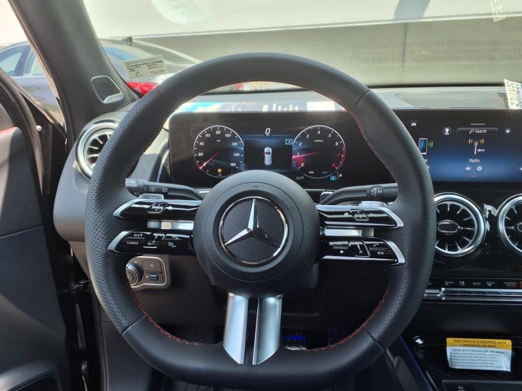 New 2025 BLACK Mercedes-Benz GLB 250 image 12