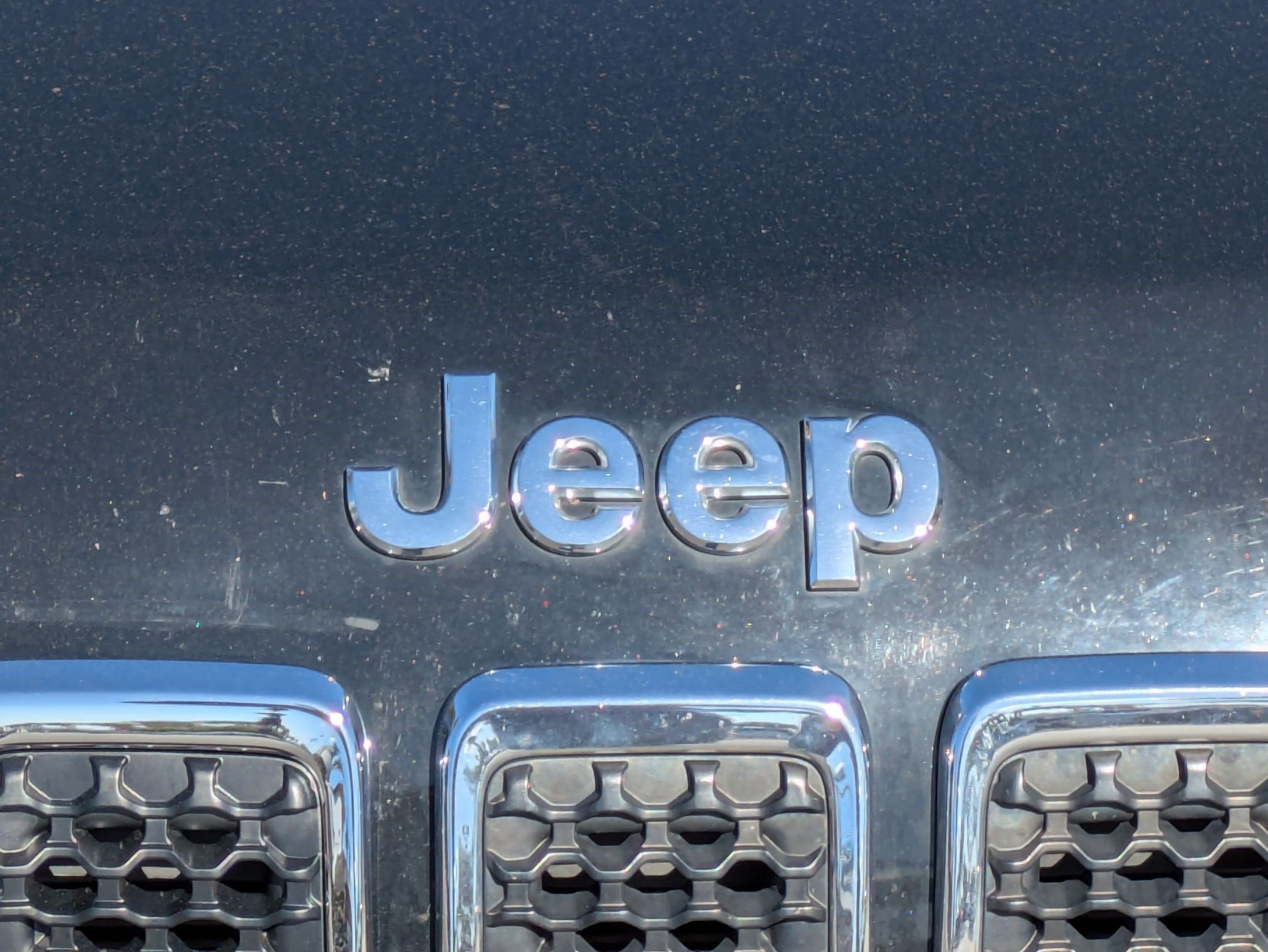 Used 2019 Diamond Black Crystal Pearlcoat Jeep Limited image 13