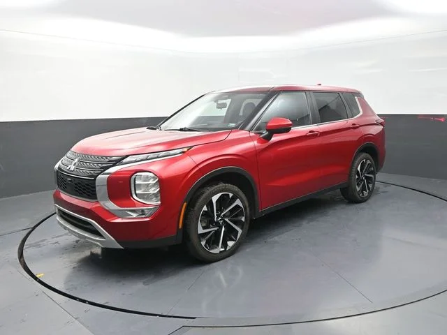 Used 2024  Mitsubishi SE image 3