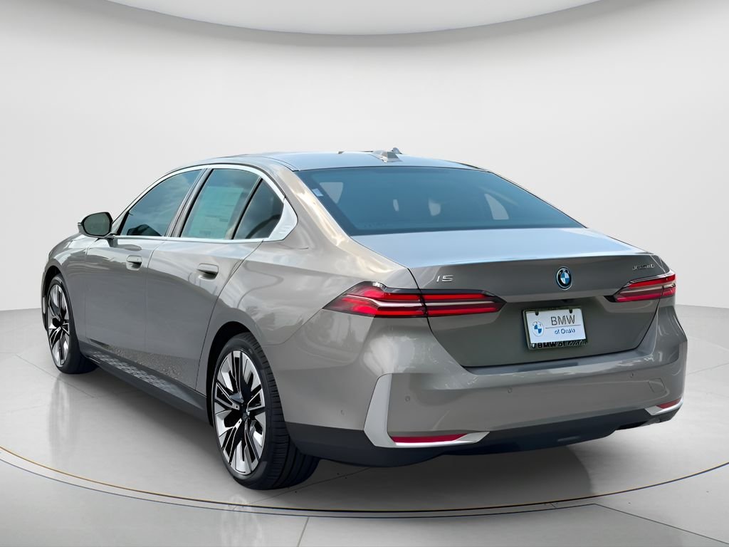 New 2027 Oxide Grey Metallic BMW xDrive40 image 7