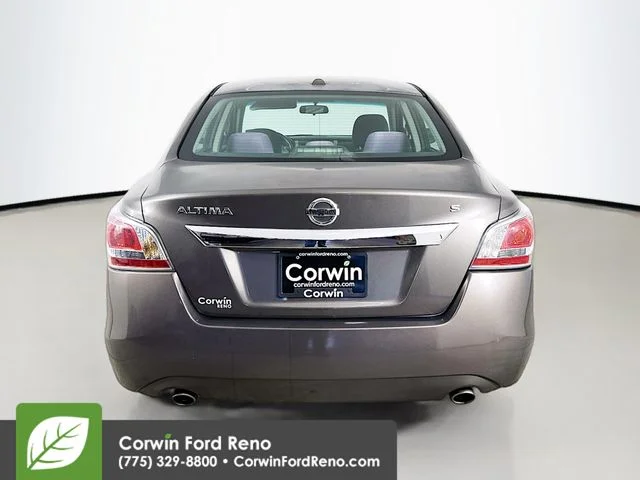 Used 2015 Java Metallic Nissan 2.5 S image 6