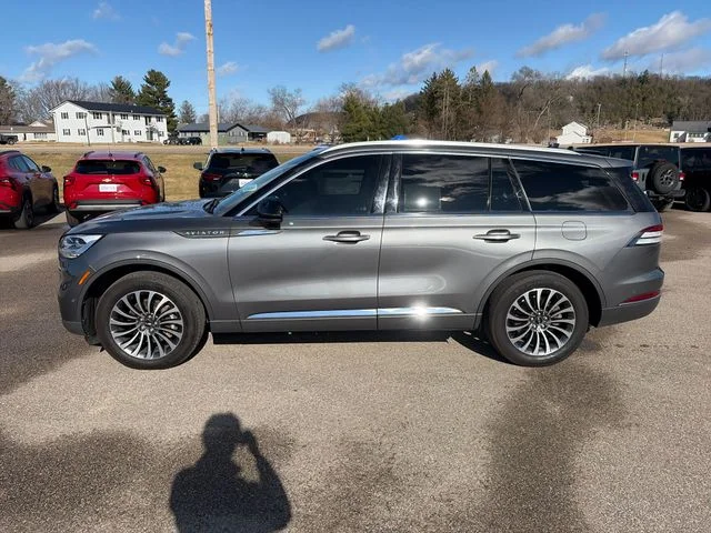 Used 2023 Metallic Lincoln Reserve image 2