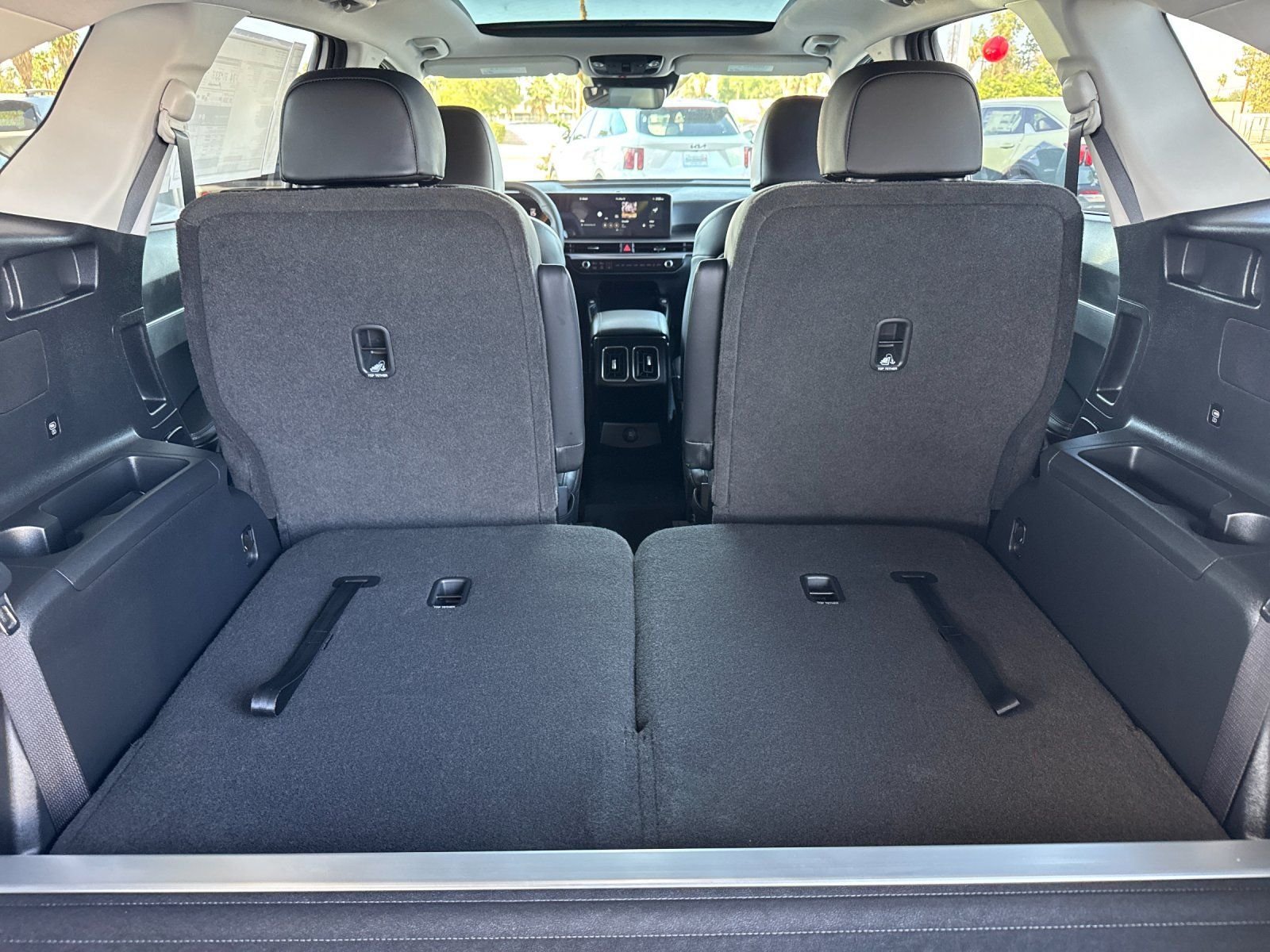 New 2026 Snow White Pearl Kia EX AWD image 17