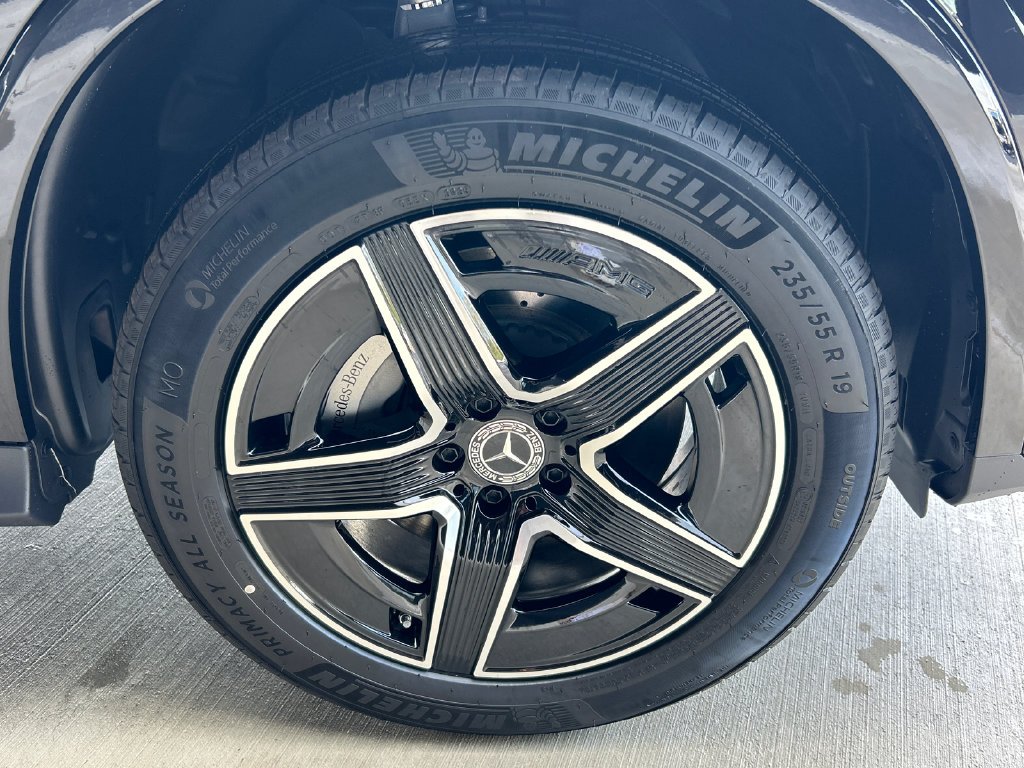 New 2027 Black Mercedes-Benz GLC 300 image 36