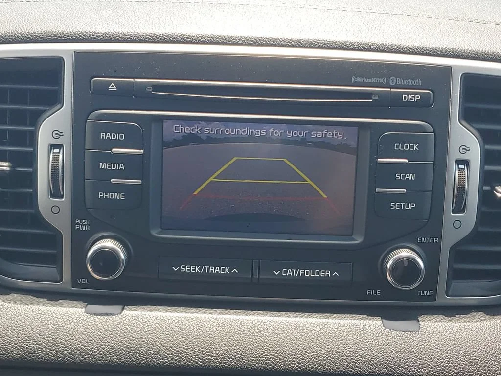 Used 2018 White Kia LX image 18